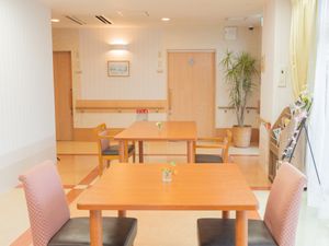 日差しの入る食堂