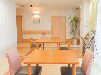 日差しの入る食堂