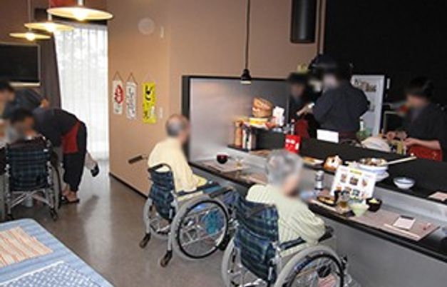 落ち着いた雰囲気のダイニングルーム