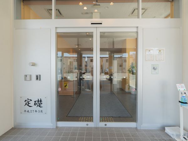 ガラス扉のエントランス