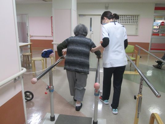 歩行訓練中の場面