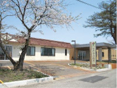 静かな庭のある外観