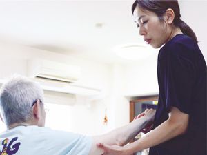 スタッフと利用者の手取り