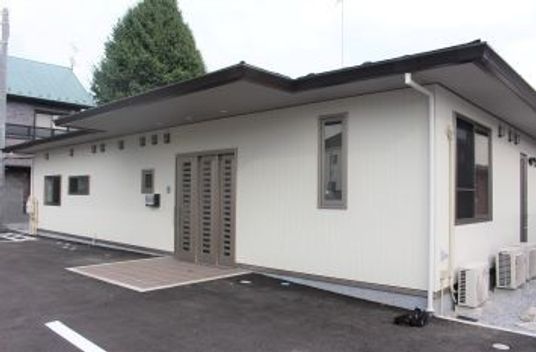 シンプルで広い外観