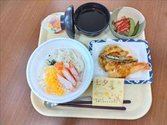 美味しそうな食事風景