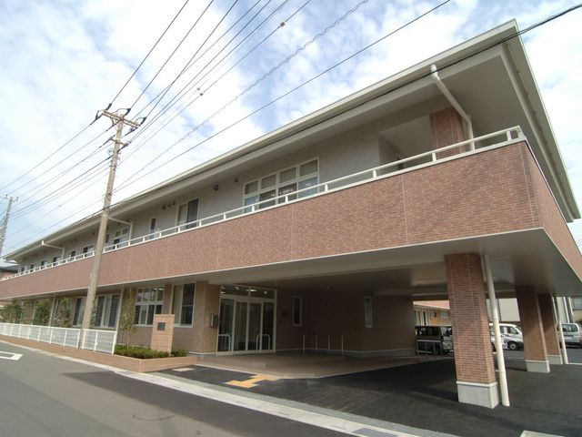 モダンな建物の外観 外観 開放的でモダンな雰囲気の建物です。就業環境としての魅力が感じられます。