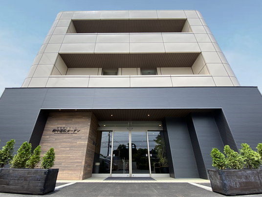 建物正面の出入口  