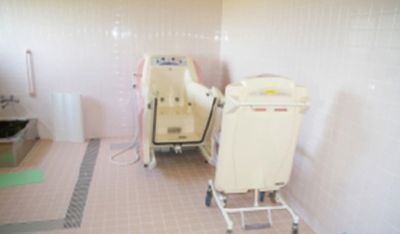 快適なバスタイムの浴室