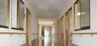 自然光が入る廊下