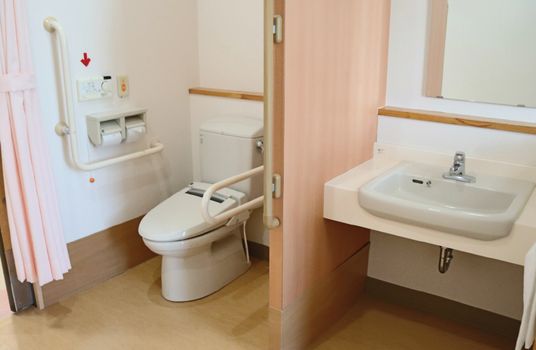 安全な設備のトイレ