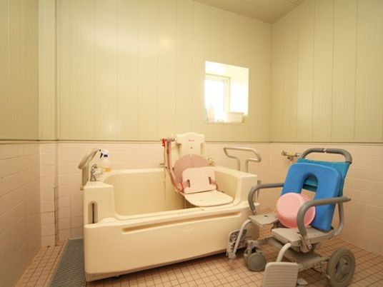 浴室の入浴介助設備  