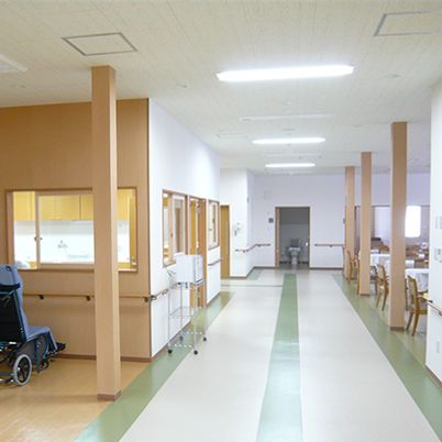 明るい廊下の風景