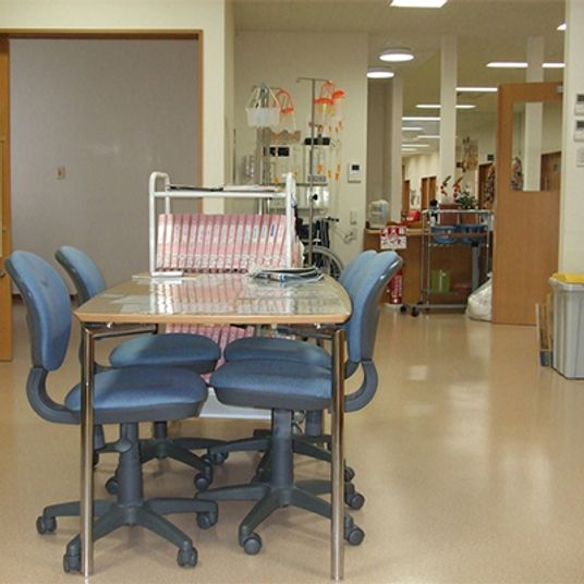 ダイニングテーブルのある機能訓練室