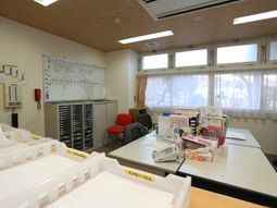 明るいスタッフルーム