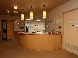 丸い受付カウンター