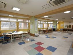 多機能な明るい部屋