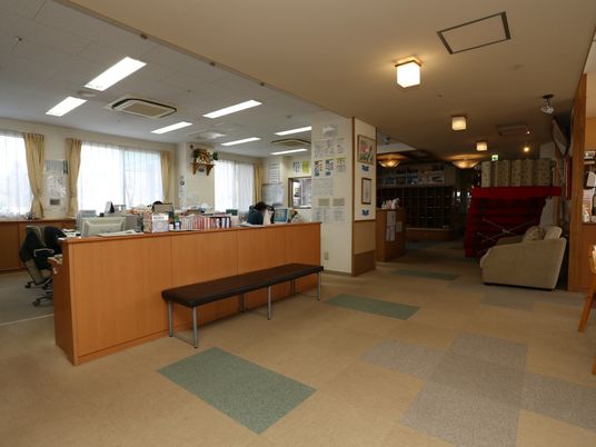 スタッフが働く受付エリア