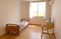 日が差し込む部屋