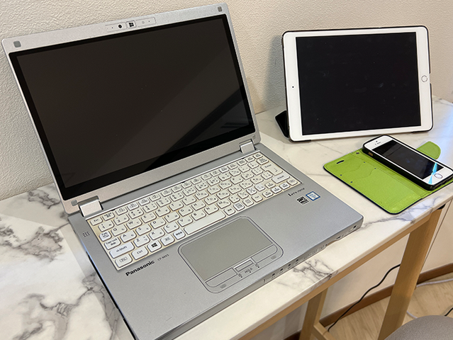 デバイスのセットアップ スタッフイメージ パソコンやタブレットを活用した業務が可能です。デジタル化に興味のある方に適しています。