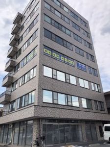 モダンな外観の建物