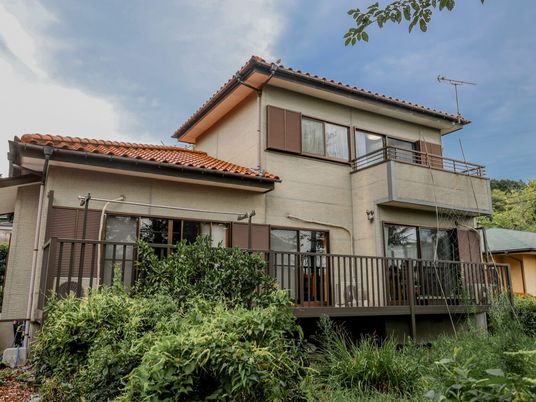 庭付きの住宅外観  