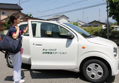 スタッフの出発シーン車