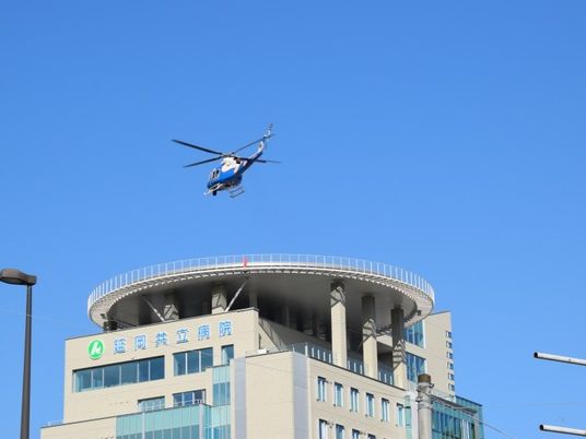 病院上空のヘリコプター  