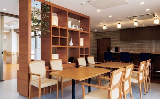 暖かい雰囲気のダイニングルーム