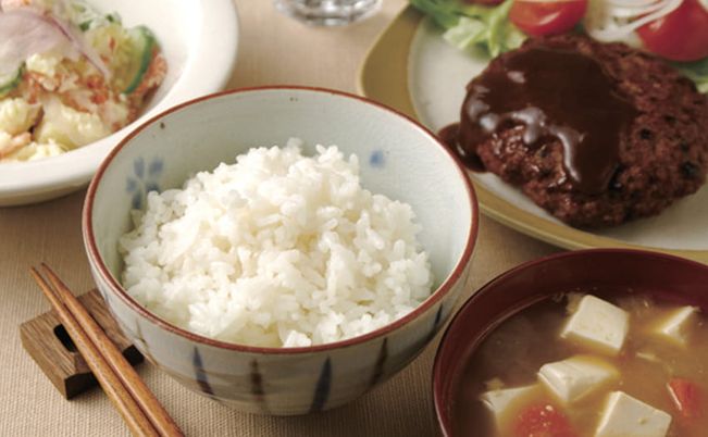 多彩な料理と食事