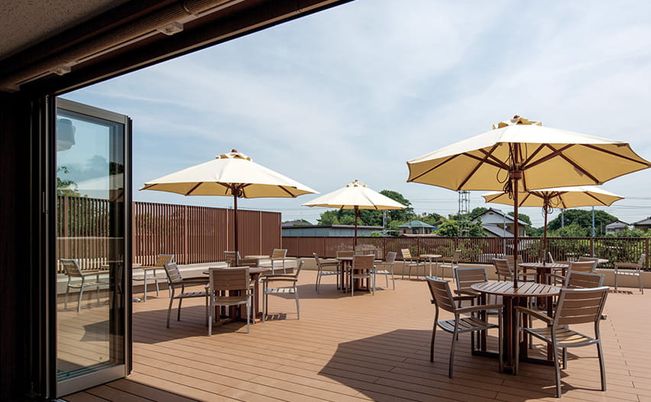 広々としたテラス