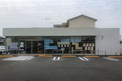 広々とした正面玄関