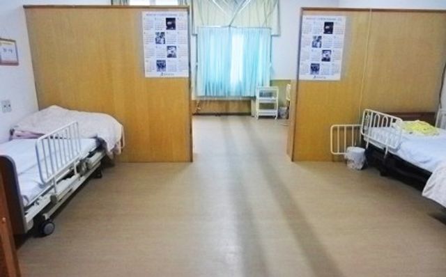清潔な居室 居室 清潔感溢れる居室が配置され、落ち着いた時間を過ごせる環境が整えられています。