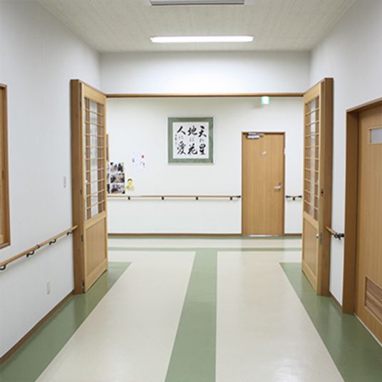 広くて明るい廊下