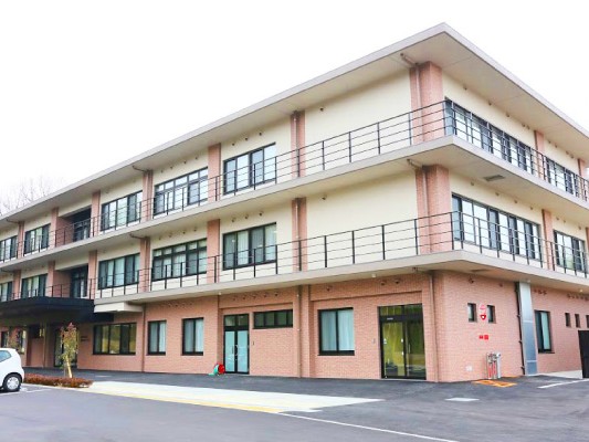 介護老人保健施設 夢眠やまざくらの外観