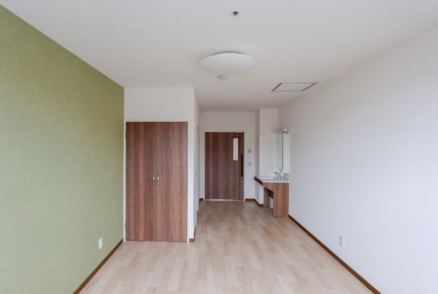 快適な居室 居室 シンプルで使いやすいデザインの居室です。自然の光が入り、心地よい空間を提供します。