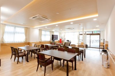 広々としたダイニングルーム