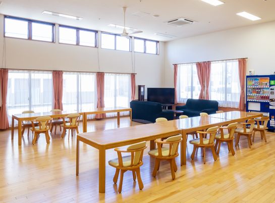 広々とした明るい部屋