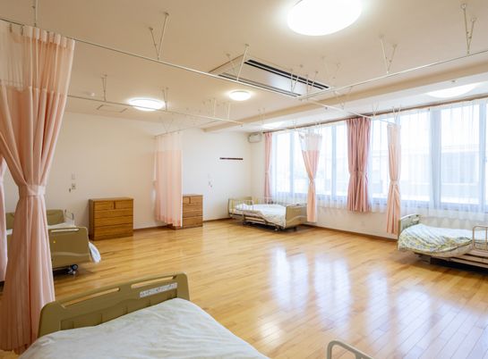 広々とした明るい居室