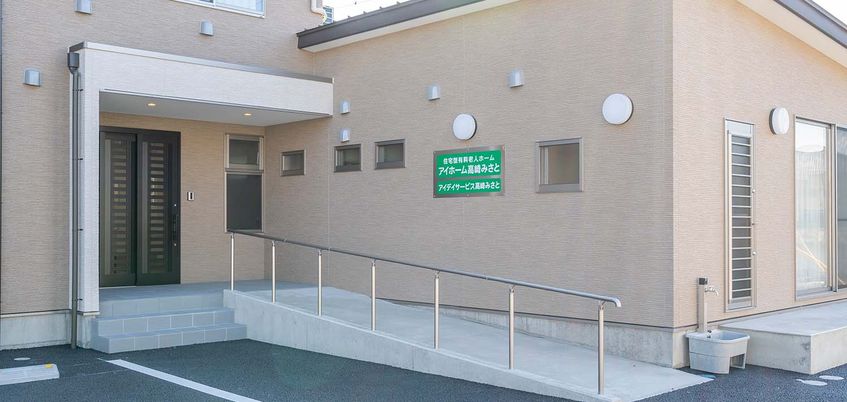 安定した外観の施設入り口