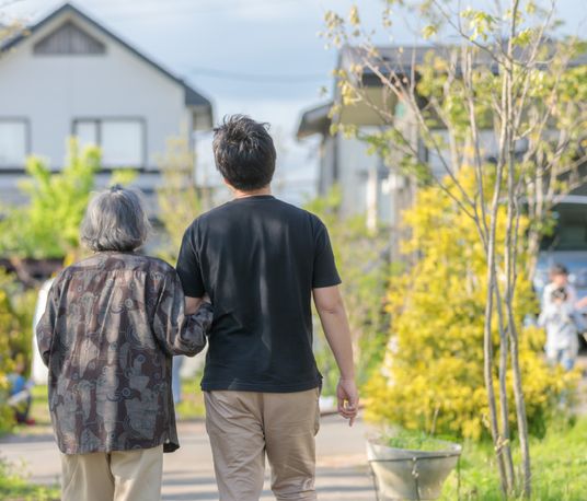 穏やかな交流が見られる中庭