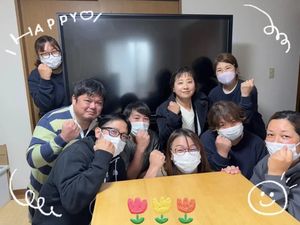 集合したスタッフの会議室  