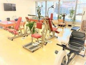 機能訓練室の運動器具  