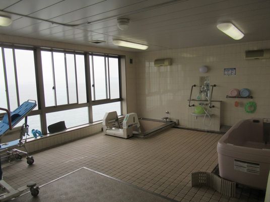 広々とした浴室
