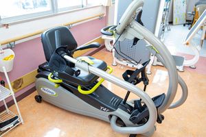 運動機器が並ぶ機能訓練室