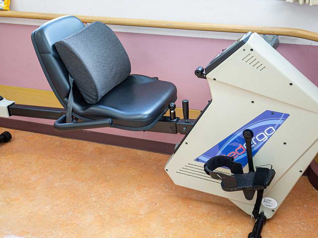 トレーニング機器の一角 機能訓練室 最新のトレーニング機器があり、リハビリに最適な環境が整っています。快適な椅子付きです。