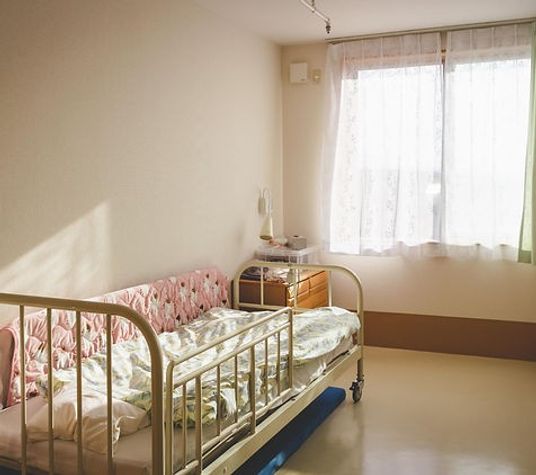 日差しを浴びる居室