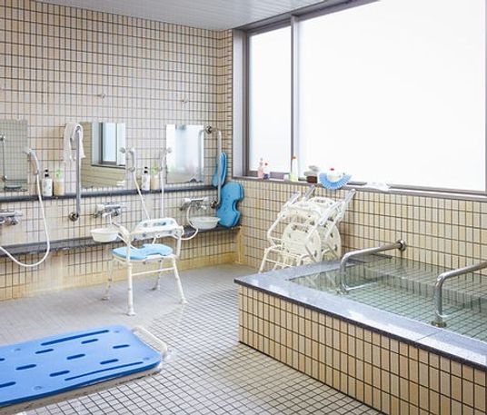 明るく広い浴室