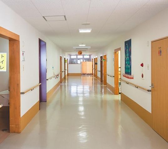 手すりのある廊下