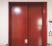 赤い扉のエレベーター