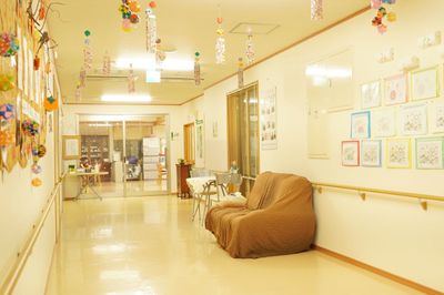 飾りつけられた廊下